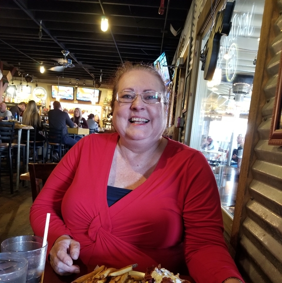 Meet your Posher, Julie - Picture 5 of 8